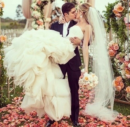 white, weddingdress, weddingbucket and love