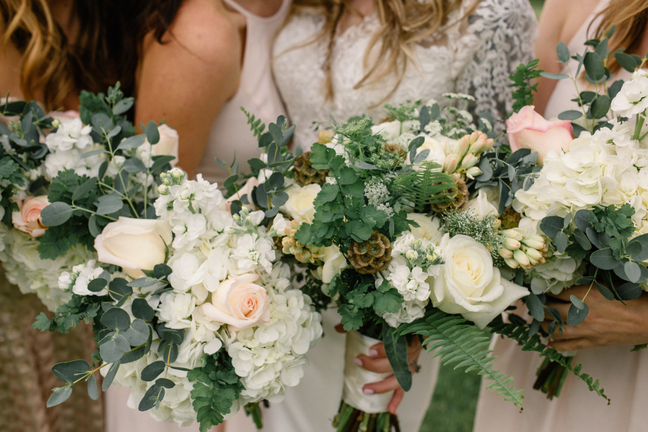bridesmaids, flowers bouquet and white dresses