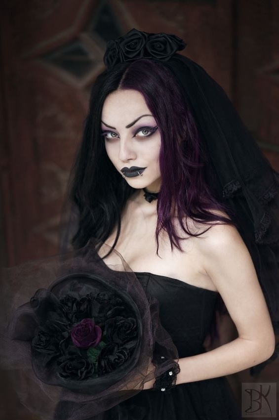 dark, purple hair, model and Piercings