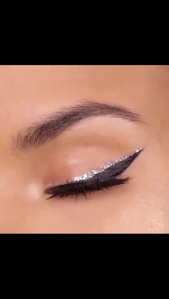 eye, eyes, wing and Prom