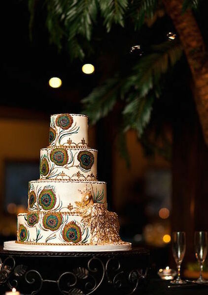 peacock wedding cake and en