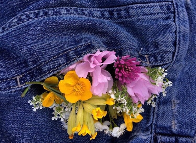 grunge, vintage, beauty and flowers
