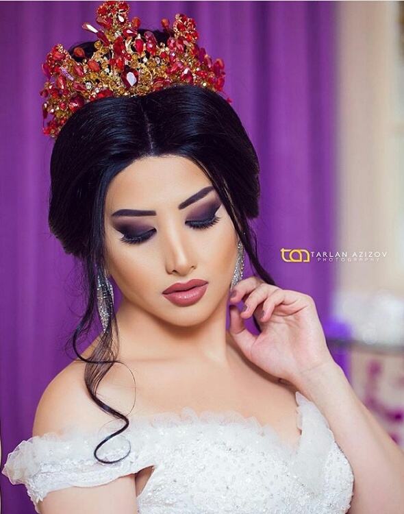 wedding dresses, make up, wedding crown and jewellery