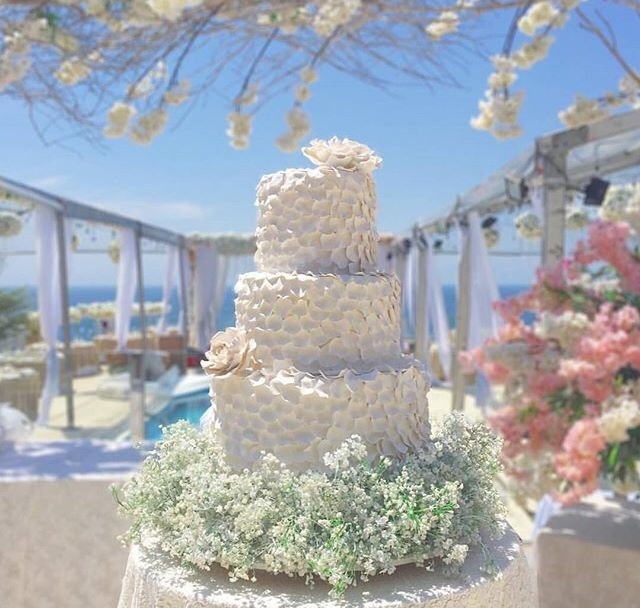 luxury wedding, bridesmaid, luxury and wedding cake