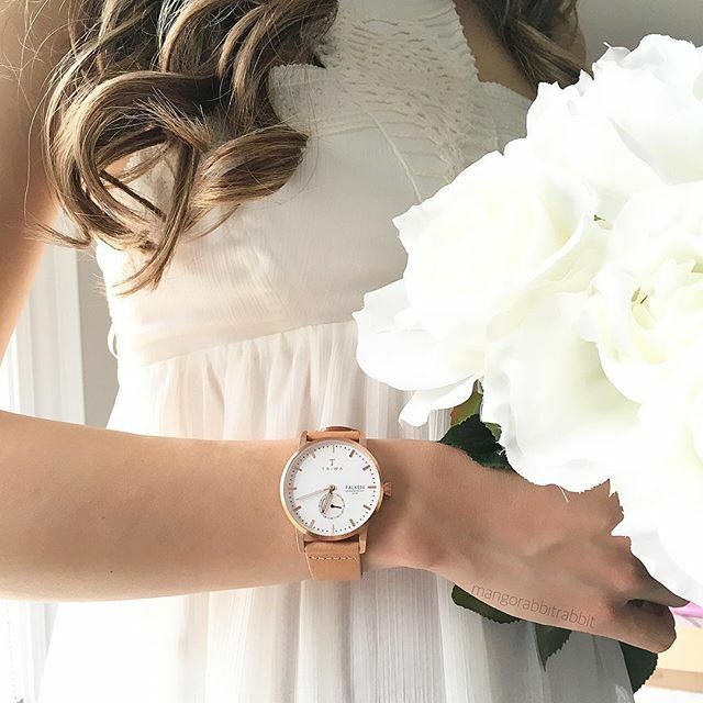 white dress, flower bouquet, bride and rose bouquet