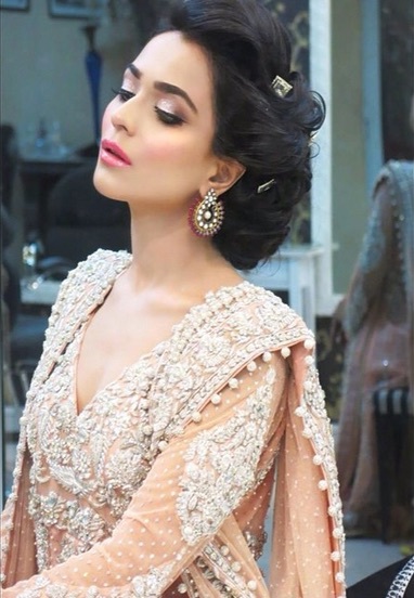 Relationship, make up and bride