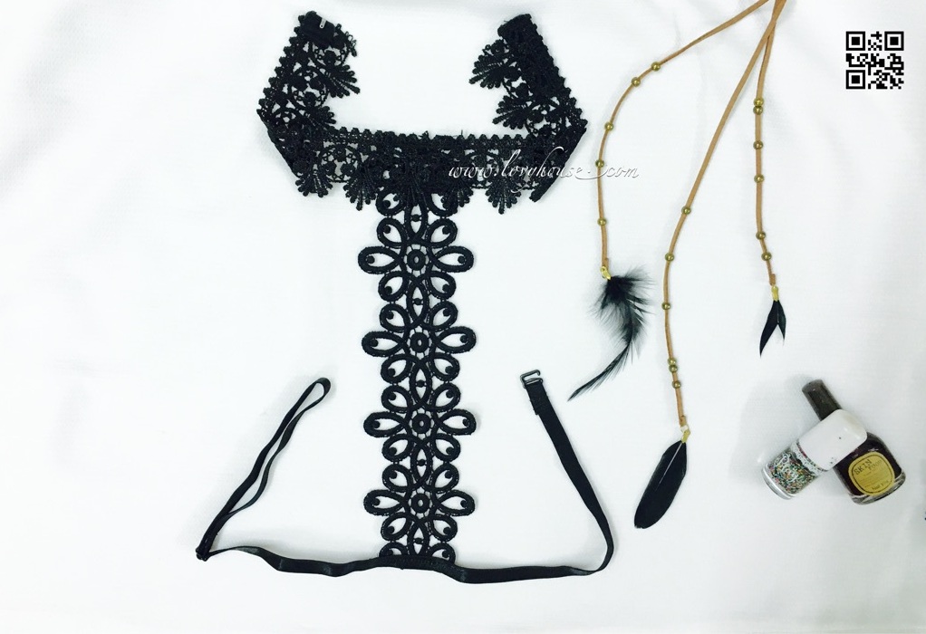 details, Alexander McQueen, black choker and mcqueen