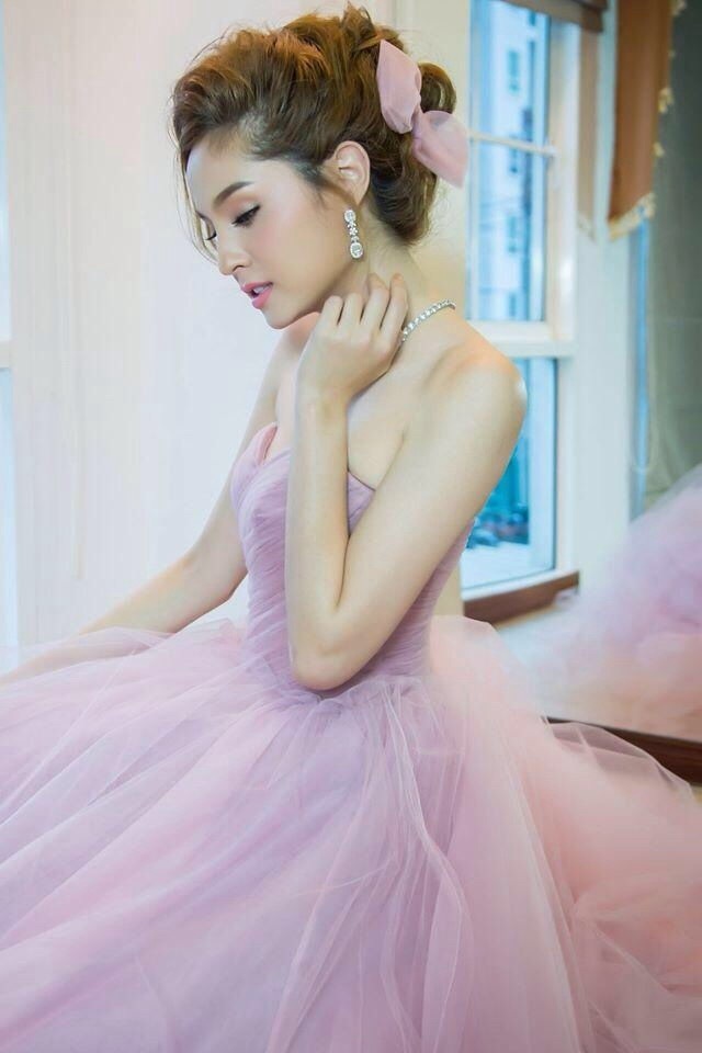 glamorous, style, princess and bouquet