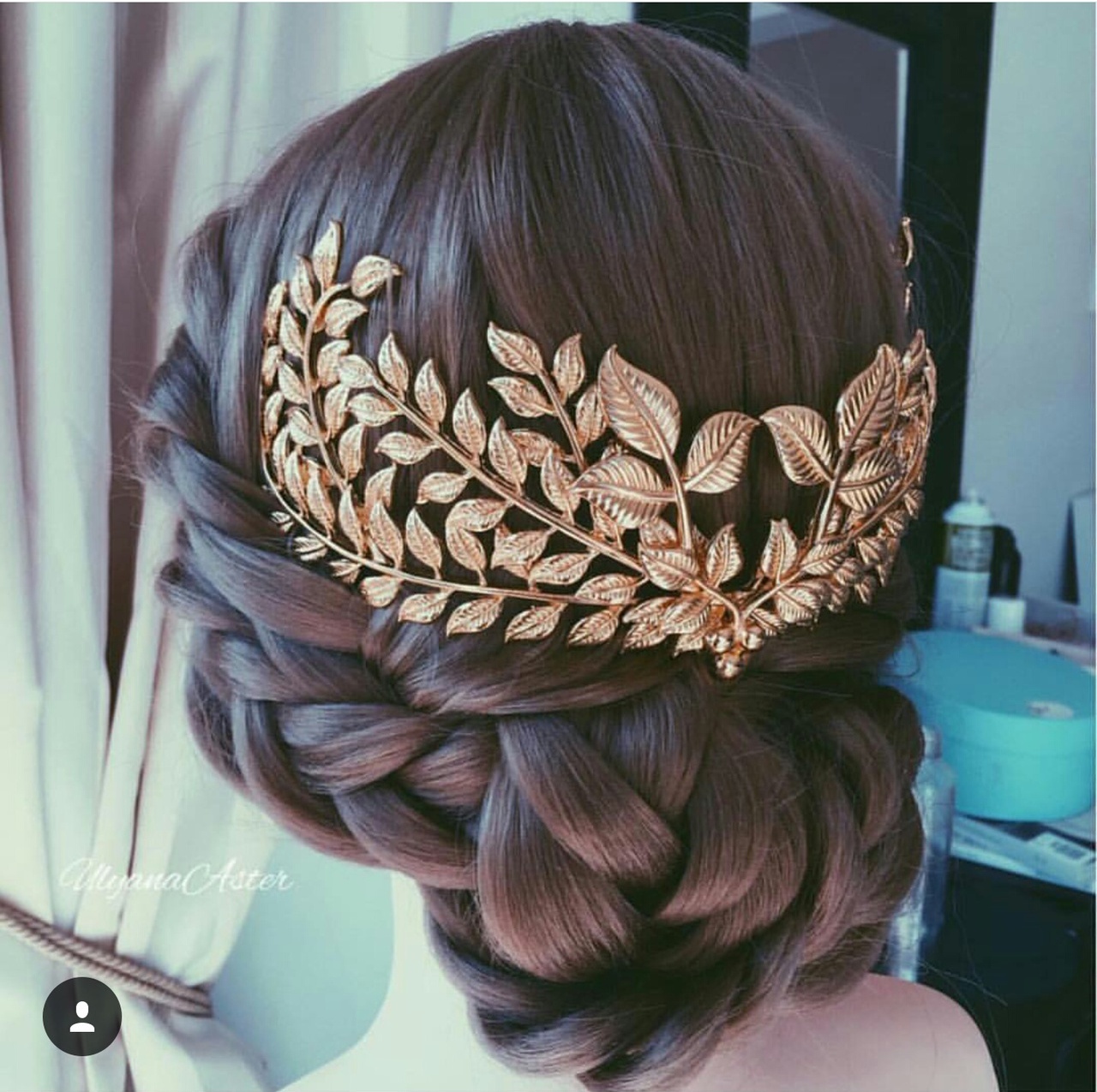 brown hair, wedding hairstyle, hair jewellery and gold