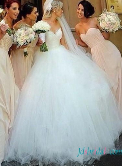 tulle, ball gown and sweetheart neckline