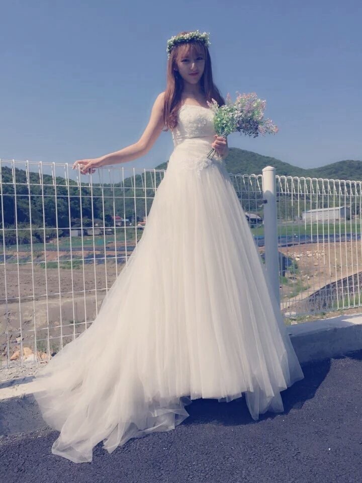 wedding dress, wuju, cosmic girls and chengxiao