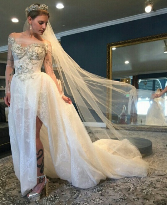juliet simms, tattoo, Queen and weddingdress