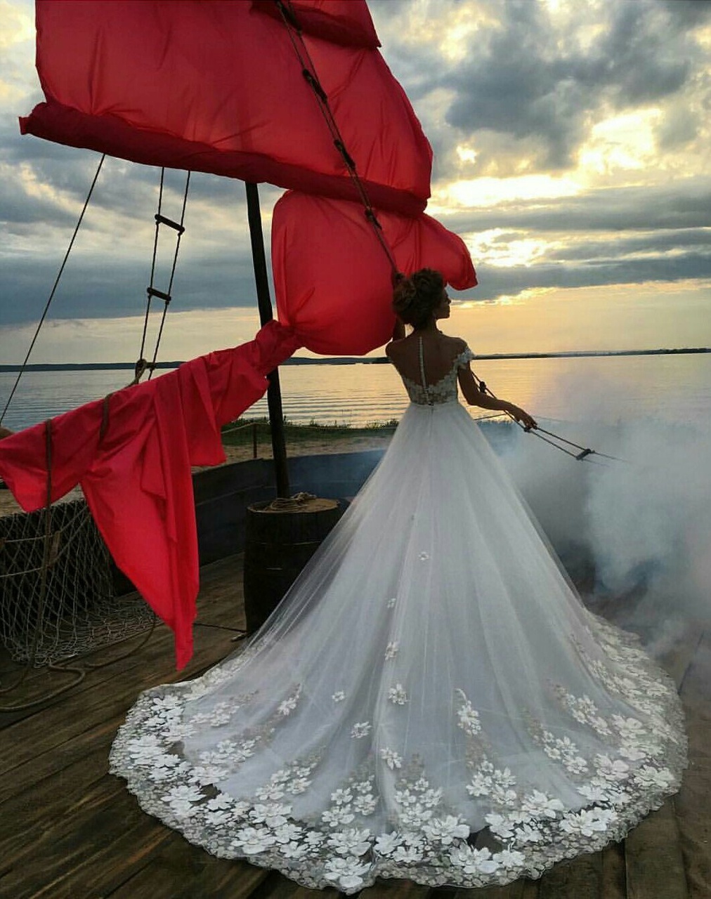 bride, bridal, yacht and wedding dress