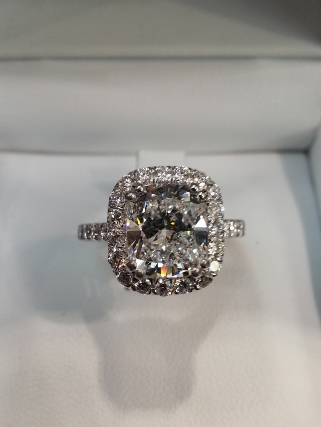 love, I Love You, Queen and engagement