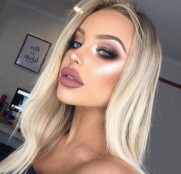 make up, eyes, phone and goals