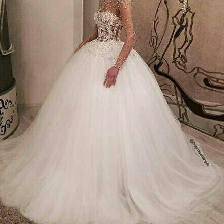 king queen, white dress and chic