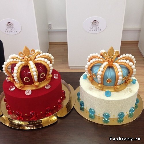 king, her, red and blue