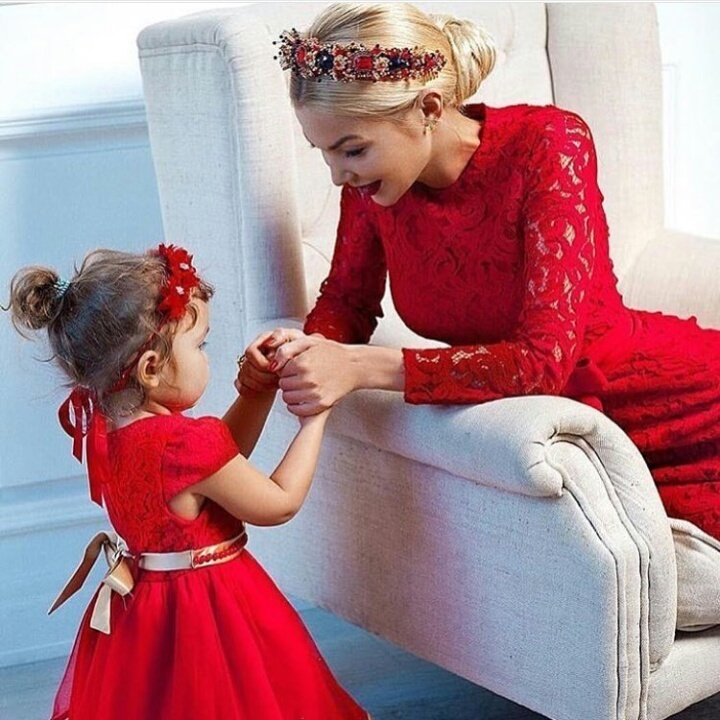 dress, red, aunt and daughter