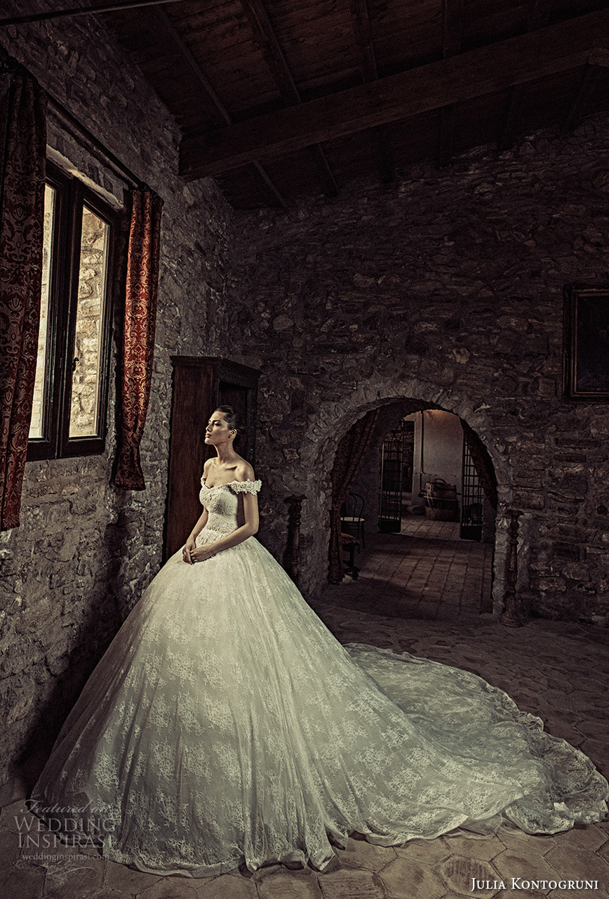 wedding dress and julia kontogruni