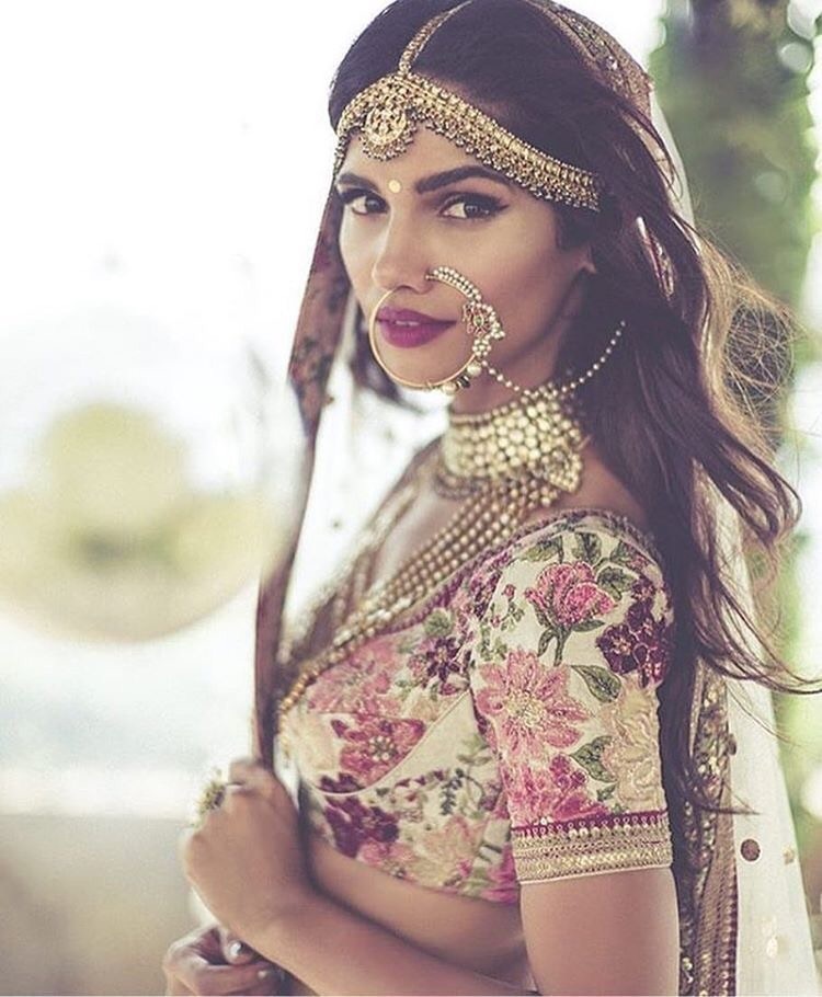 saree, sabyasachi, gold and lahenga