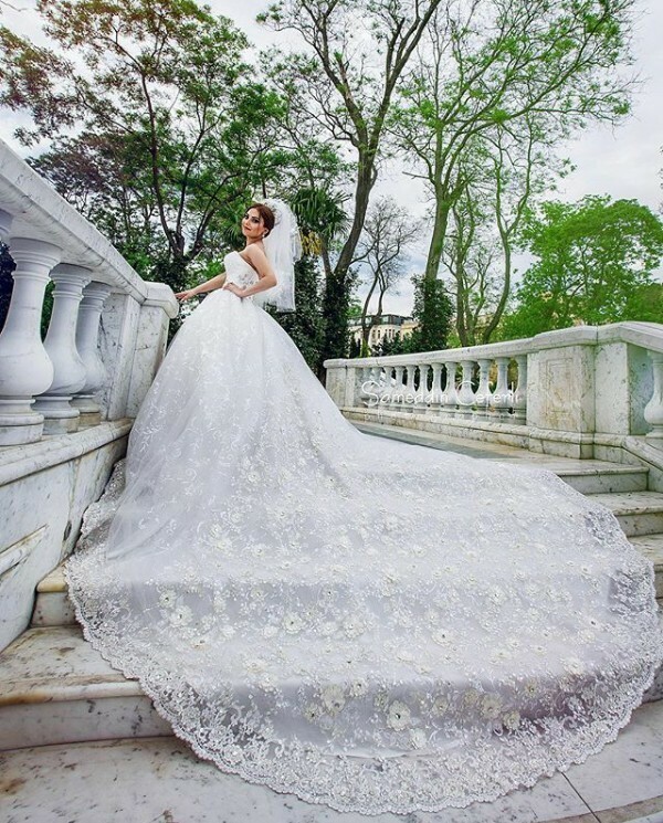 wedding+day+, bride, azerbaijan girl and girl