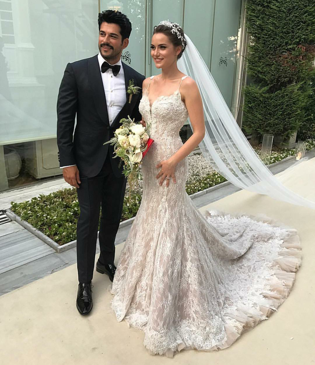 buraközçivit, fahriyeevcen, Turkish and white