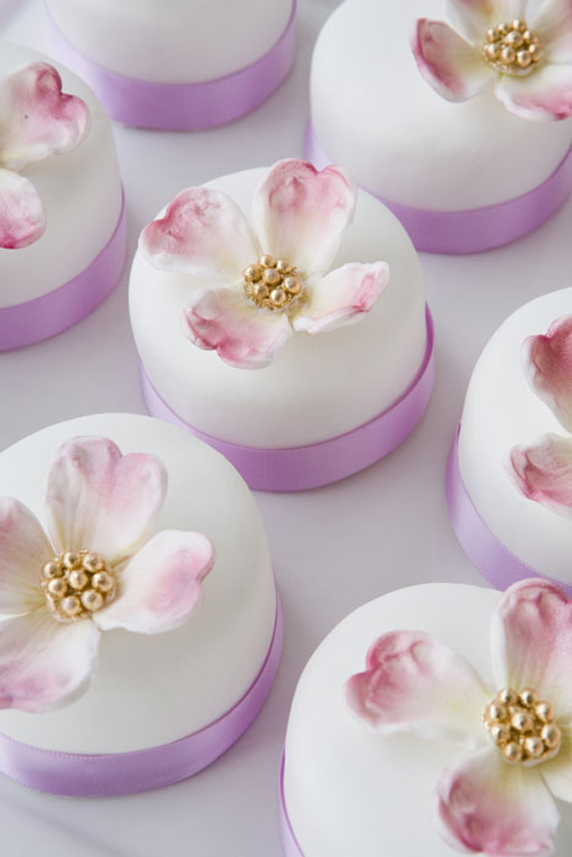 engagement cakes, wedding cake and little cakes