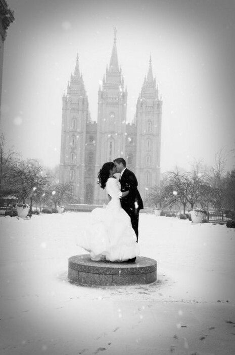 grom, snow, beautiful wedding session and dress