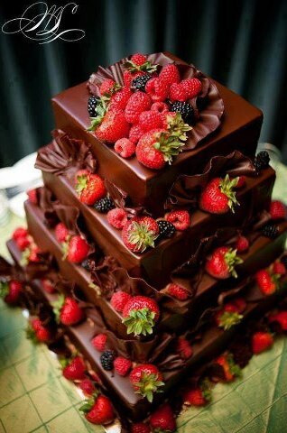 wedding ckae, chocolate and a mazing