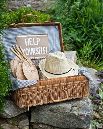 fans, hats and summer