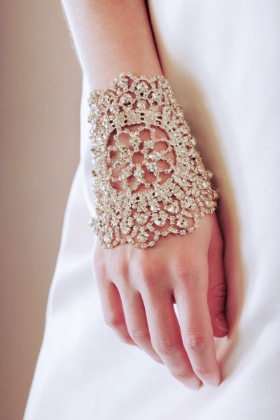 glitter gold glove, hand and accesories