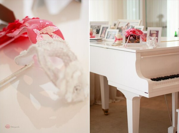 Grand Piano, mask and piano