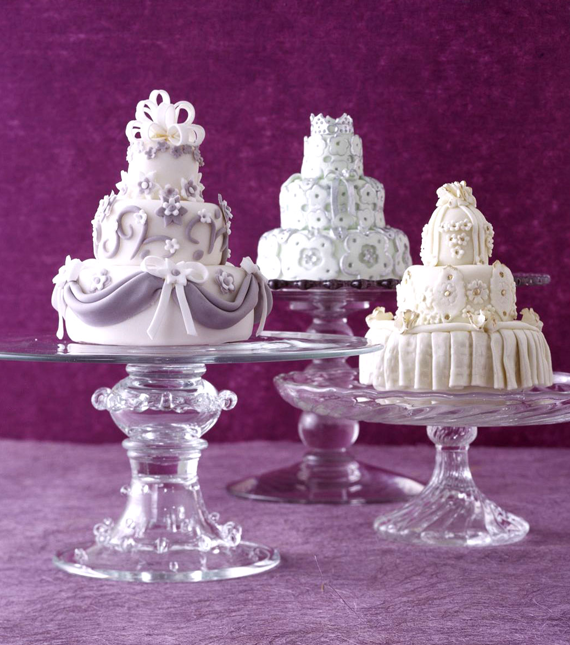 little cakes, engagement cakes and wedding cake