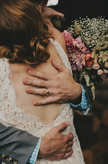 حُبْ, groom and hug