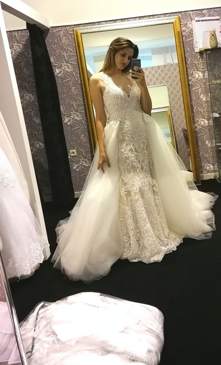 dress, day, skinny and Queen