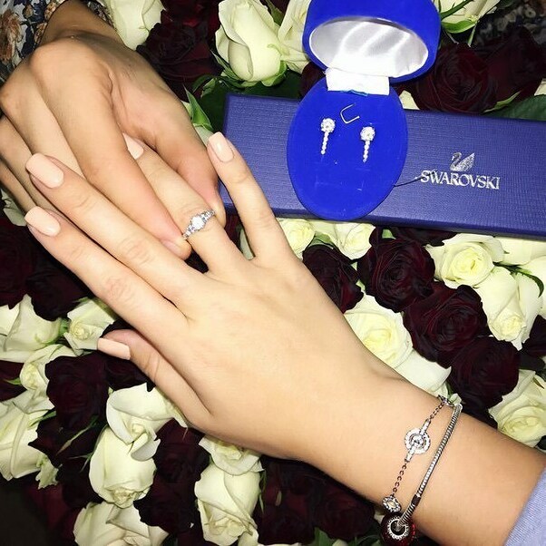 present, Swarovski, girl and rose
