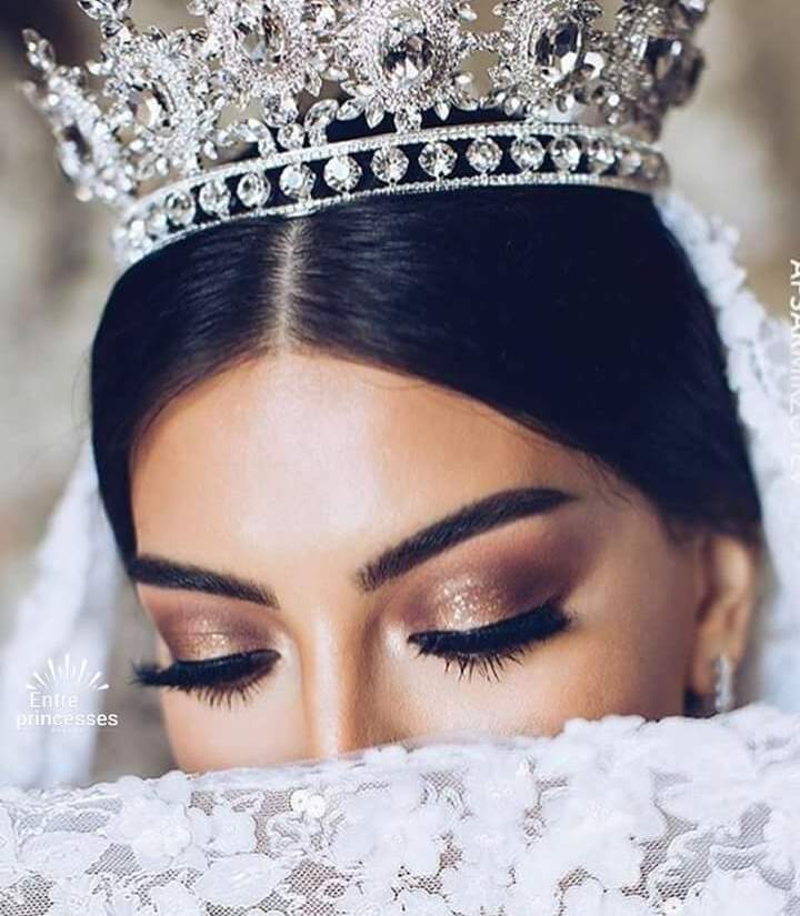girl, eyebrows, jewels and crown
