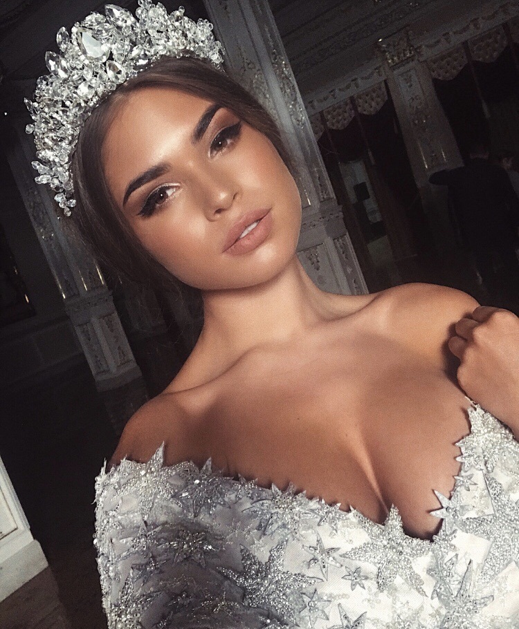 ladies, dreas, bridesmaids and makeup