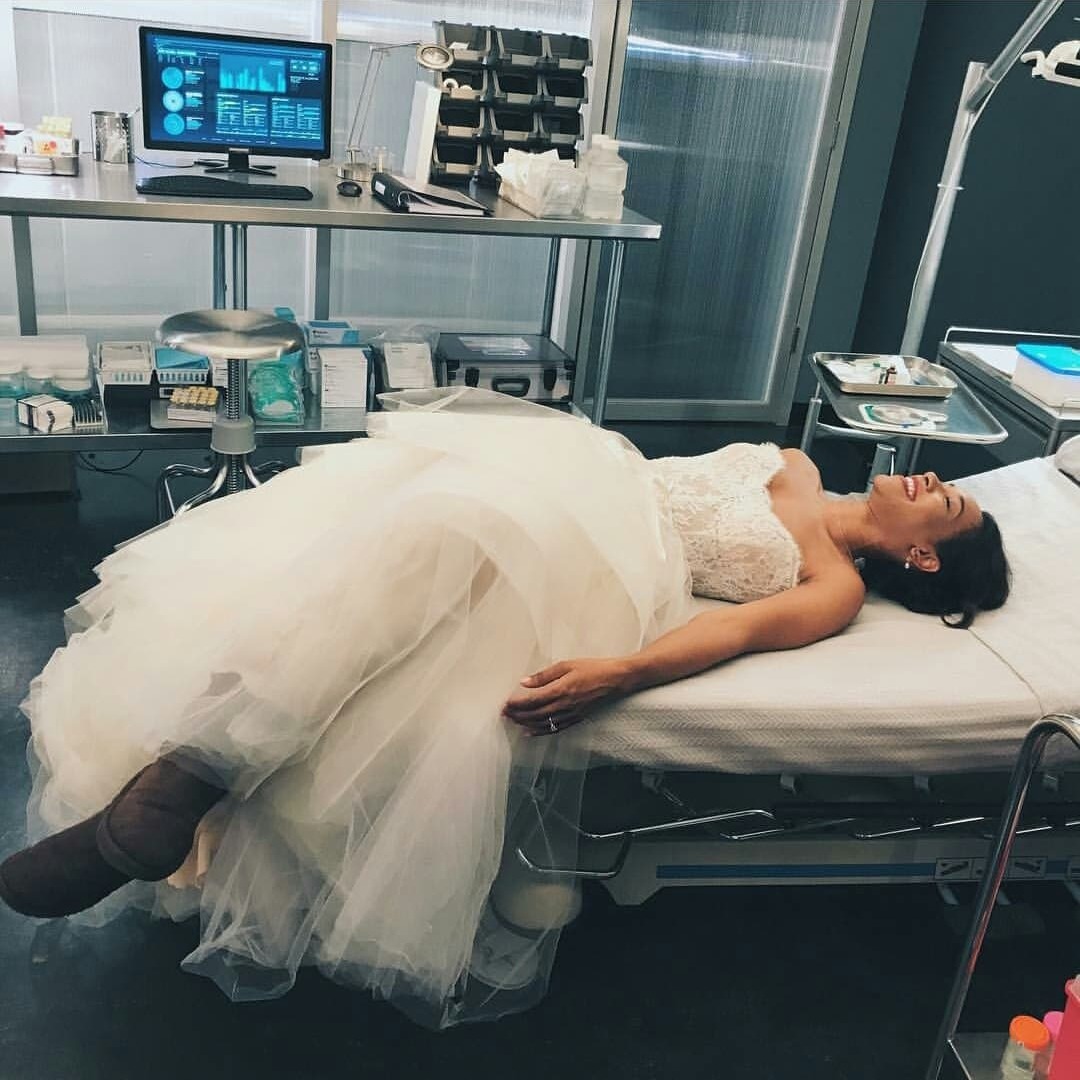 iris west, candice patton, serie and gown