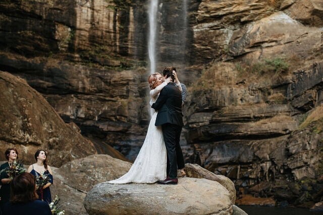wedding dress, kissing and jewels