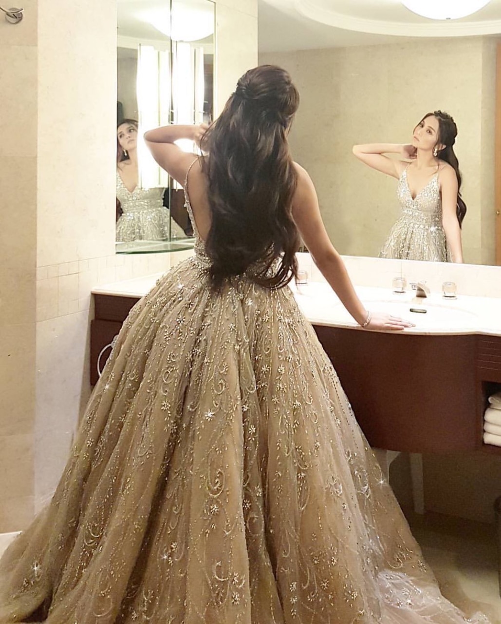 hair, dress, beige and debut