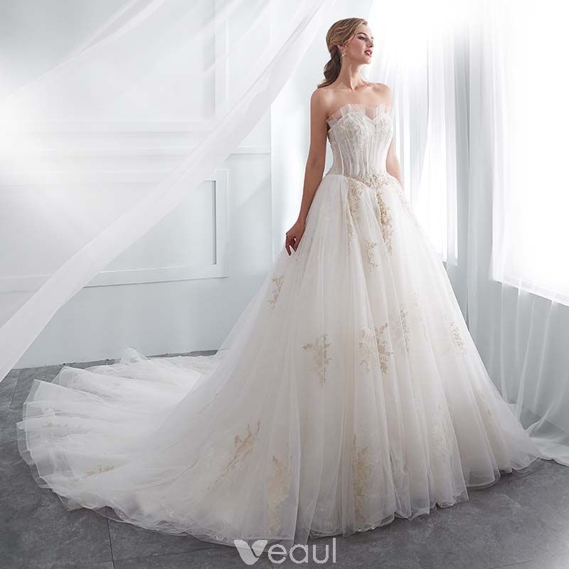 white wedding dress, bridal, sweetheart wedding dress and tulle wedding gown