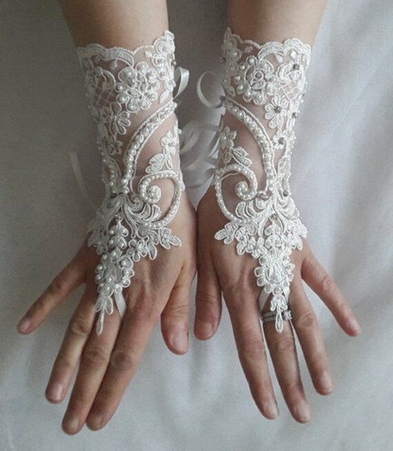 wedding gloves, women's, weddings gloves and ivory beads lace