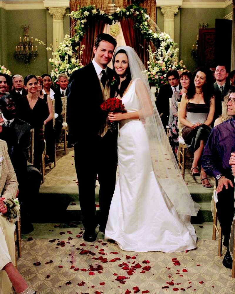 chandler bing, monica geller, friends and Matthew Perry