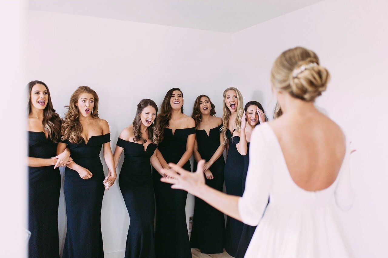 surprise, bride, bridesmaids and weddingphotographer