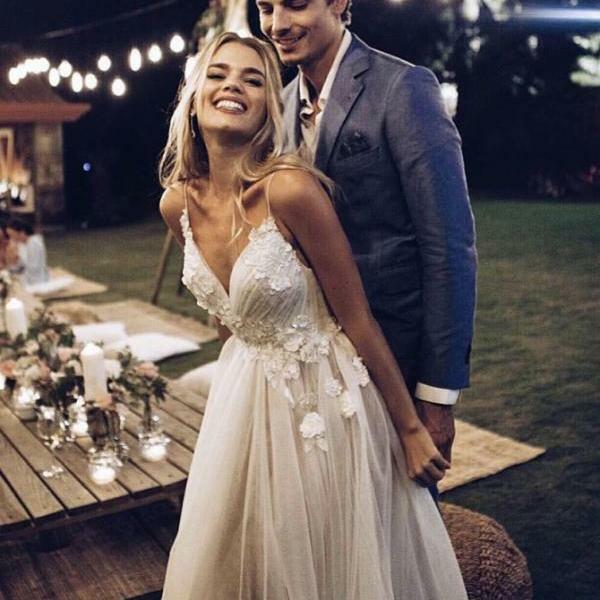 appliques wedding dress