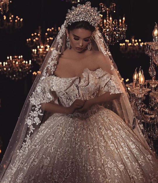 Queen, dress, woman and girl