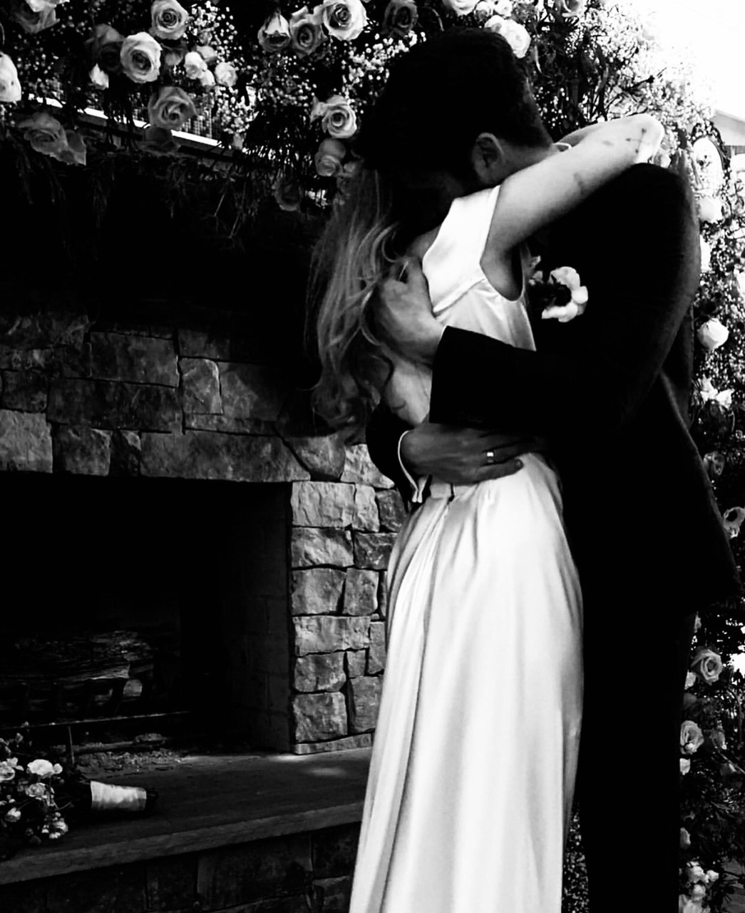 miley cyrus, hug, couple and Relationship