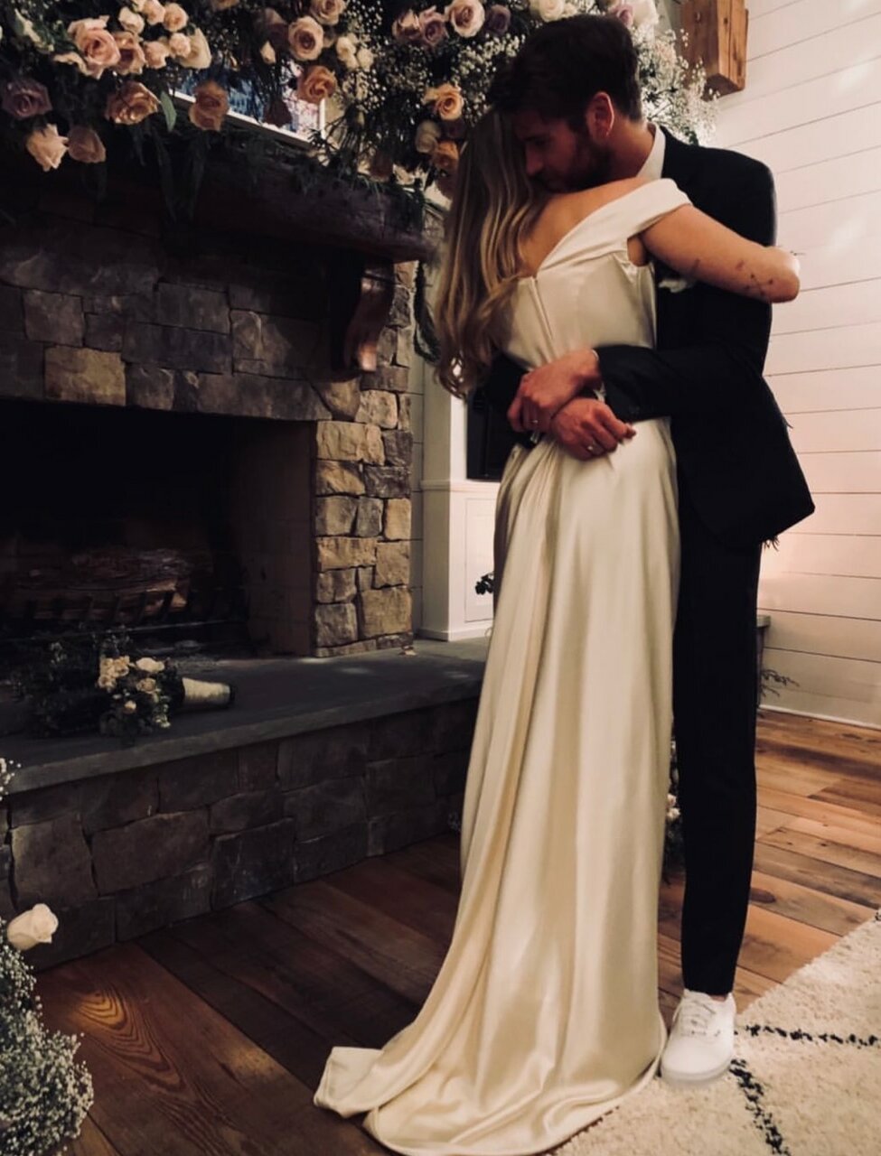 couple, liam hemsworth, love and celebrities