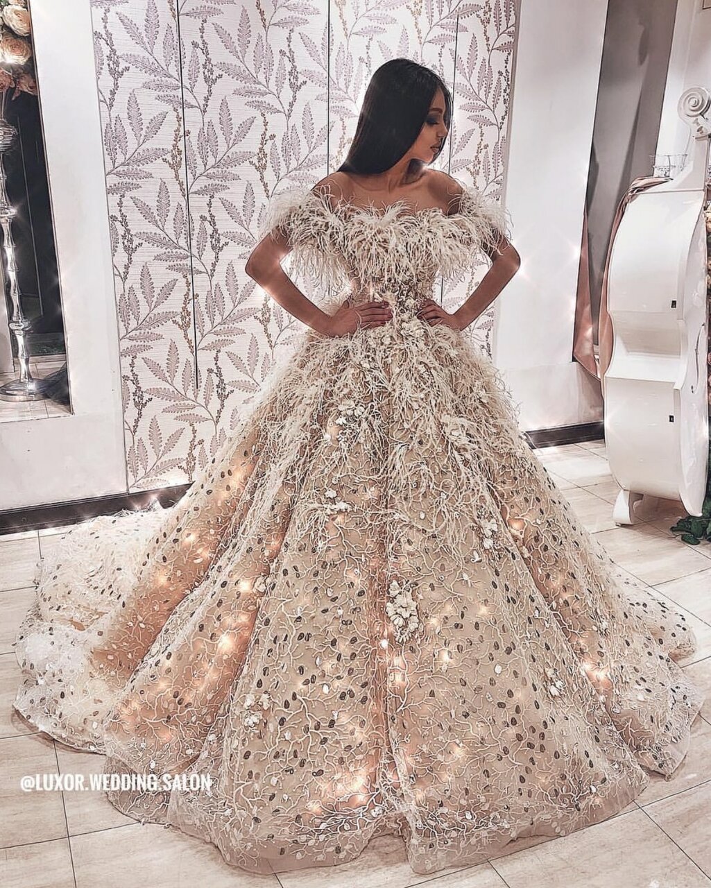 Queen, glamour, weddingdress and fashion